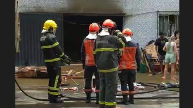 Boate pega fogo em Colatina e dois homens são encaminhados ao hospital