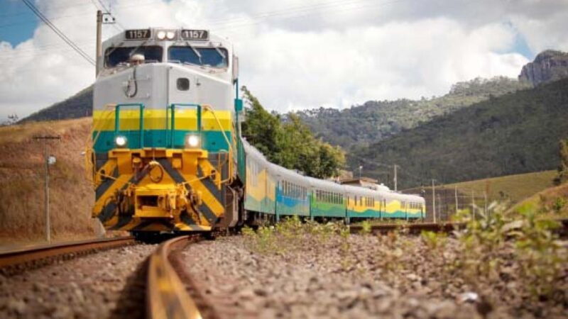 Viagens de trem Vitória a Minas são suspensas por causa de chuva em MG