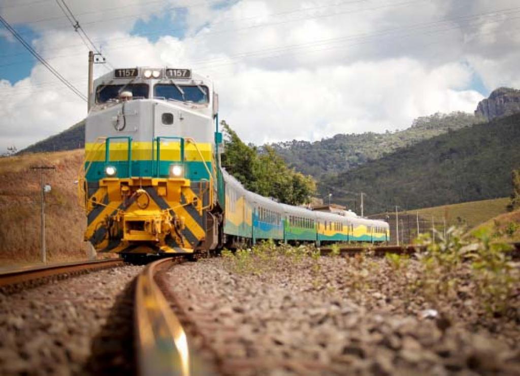 Viagens de trem Vitória a Minas são suspensas por causa de chuva em MG