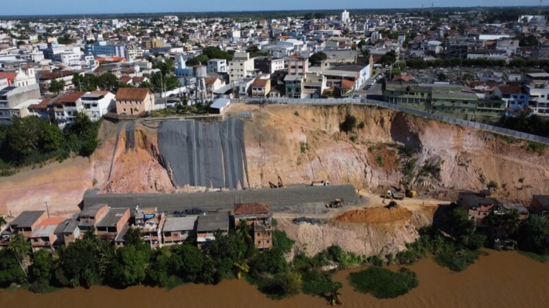 Continuidade das Obras na Ladeira do Besouro: Segundo Trecho do Muro de Gabião em Andamento