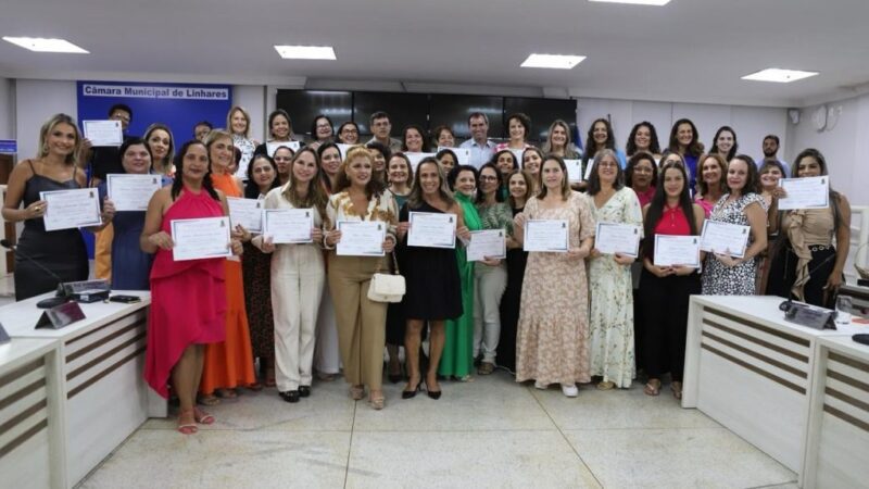 Prefeito de Linhares Prestigia Evento Especial em Homenagem às Mulheres na Câmara Municipal