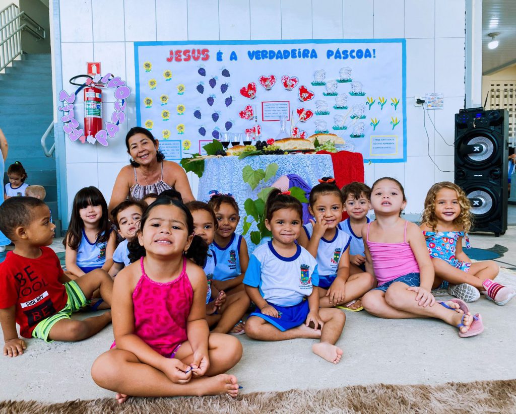 Páscoa é celebrada por alunos do Ceim Chapeuzinho Vermelho, no Interlagos, focando no verdadeiro sentido