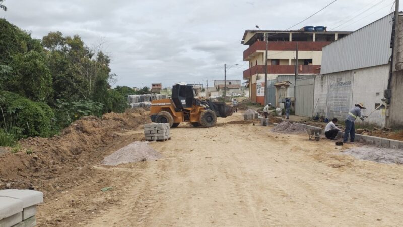 Prefeitura dá início às obras de calçamento no bairro Ayrton Senna, encerrando lama e poeira