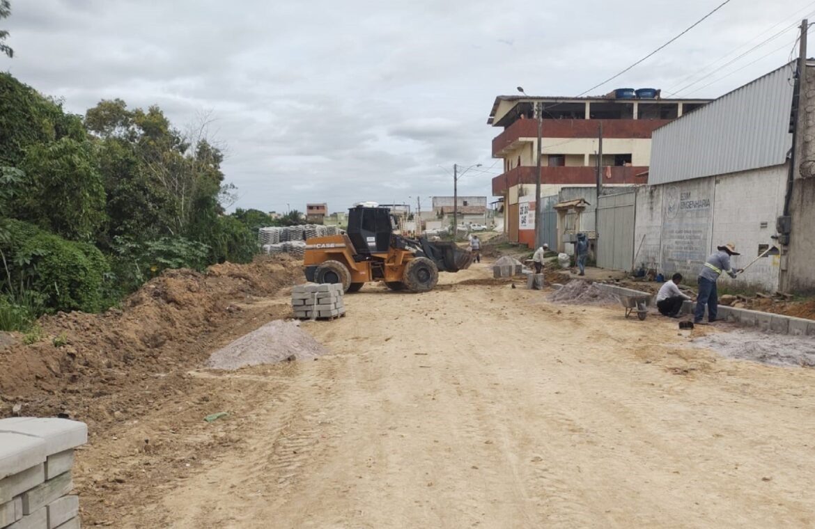 Prefeitura dá início às obras de calçamento no bairro Ayrton Senna, encerrando lama e poeira