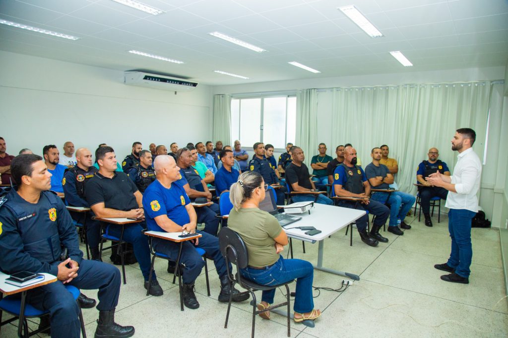 Agentes da Guarda Civil Municipal de Linhares participam de curso de qualificação sobre concessão e manutenção do porte de armas