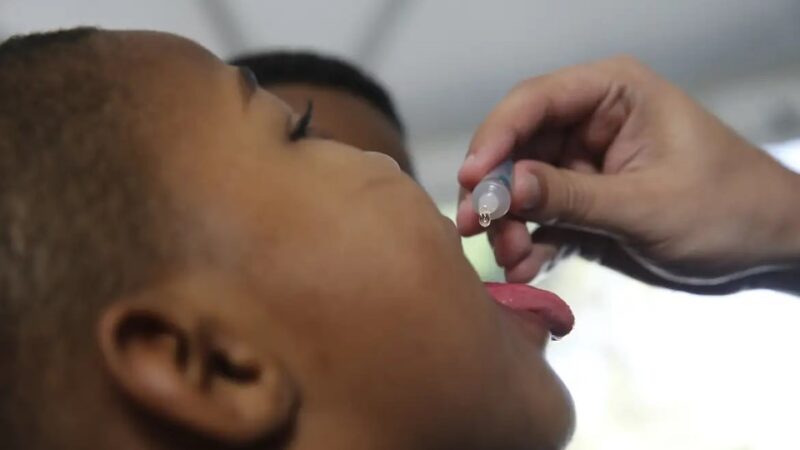 Campanha Nacional de Vacinação contra a Poliomielite começa na segunda (27)