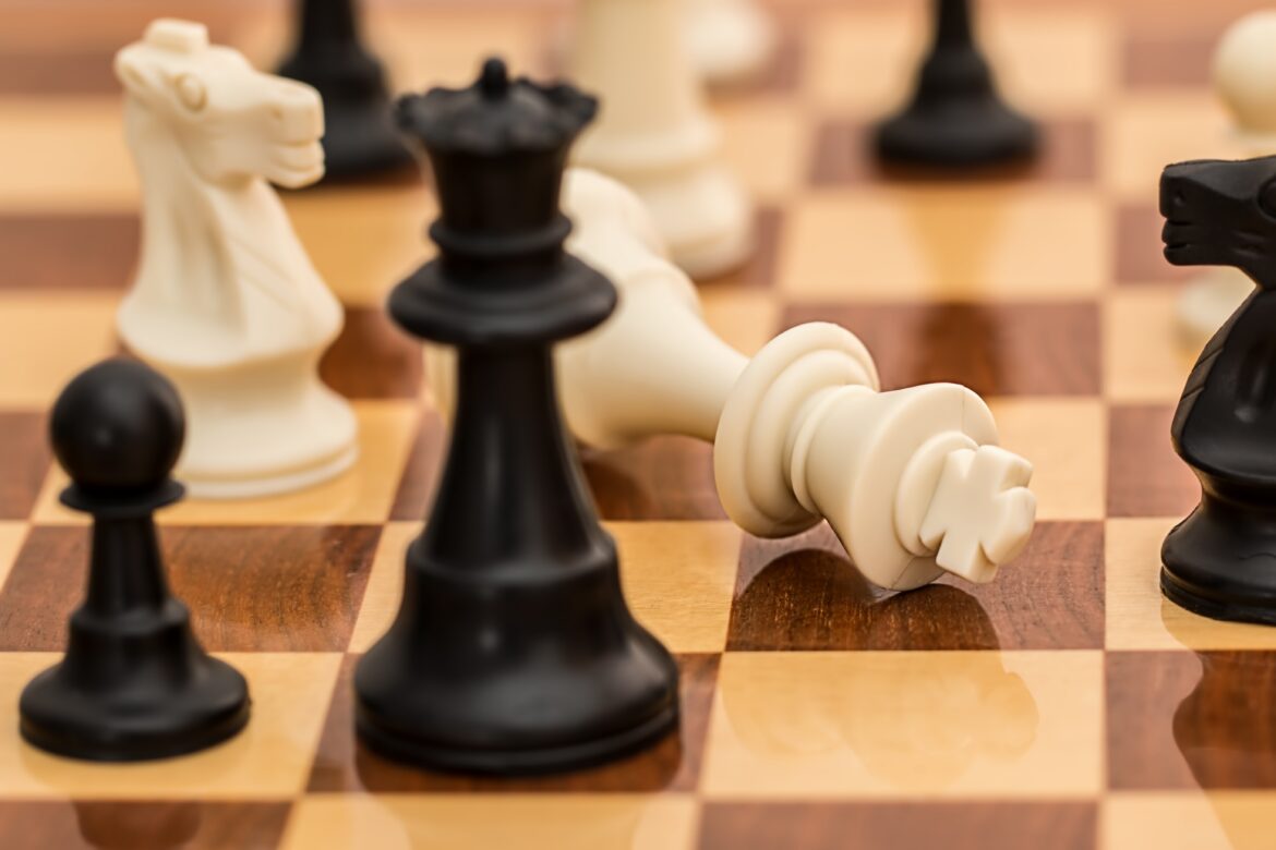 Projeto educativo de xadrez em escola pública no ES aborda história, matemática e educação física de forma interativa