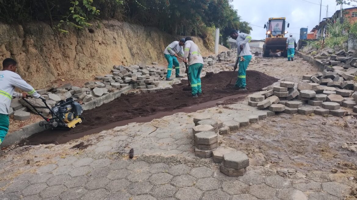 Mutirão de reparos melhora pavimentação e trafegabilidade no bairro Bom Sucesso