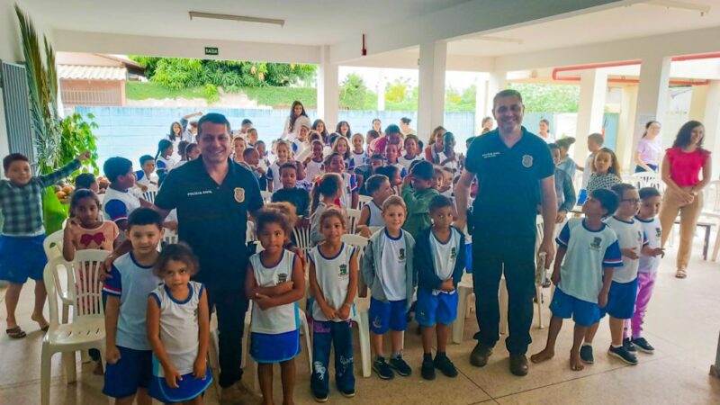 Policiais Participam do Projeto Giro das Profissões em Escola da Bagueira para Falar sobre sua Rotina de Trabalho