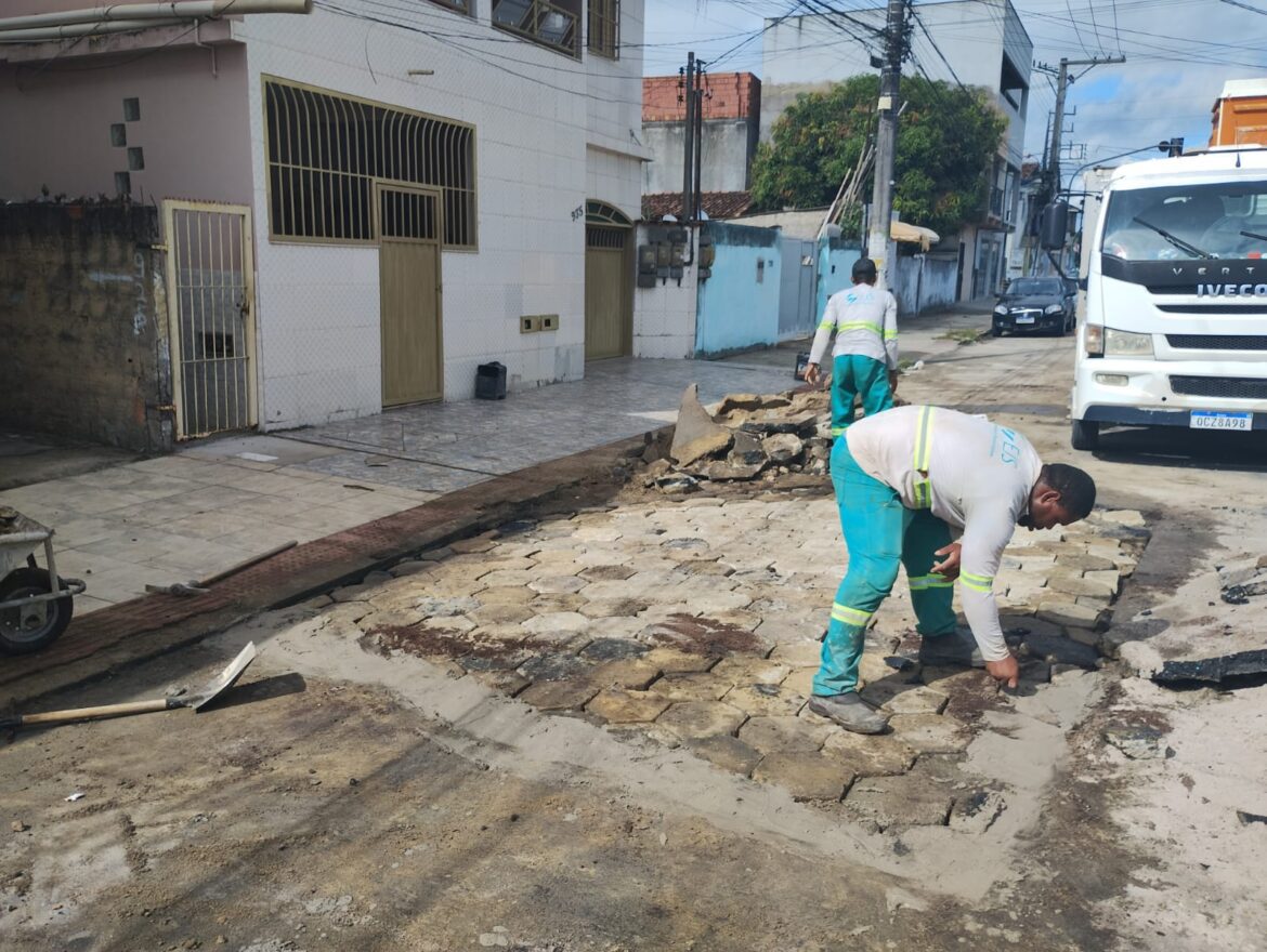 Ação da Prefeitura: Equipes de Manutenção Trabalham no Piso de Ruas do Sernamby