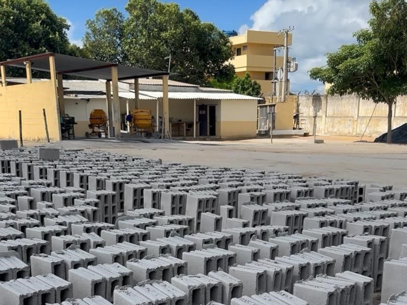 Unidade prisional de Linhares atinge marca de mil blocos de concreto produzidos por dia