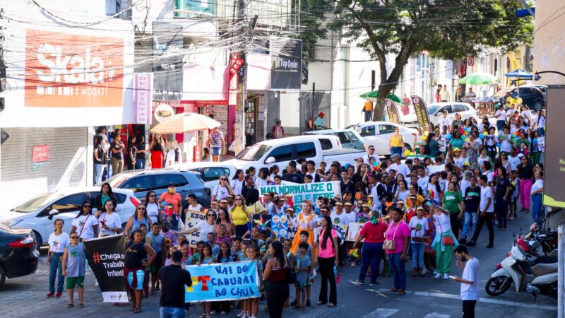 Passeata marca o Dia Mundial de Combate ao Trabalho Infantil