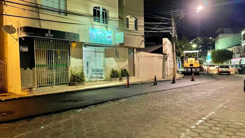 Iniciada a pavimentação asfáltica da Rua Alacy Costa, no centro de Barra de São Francisco