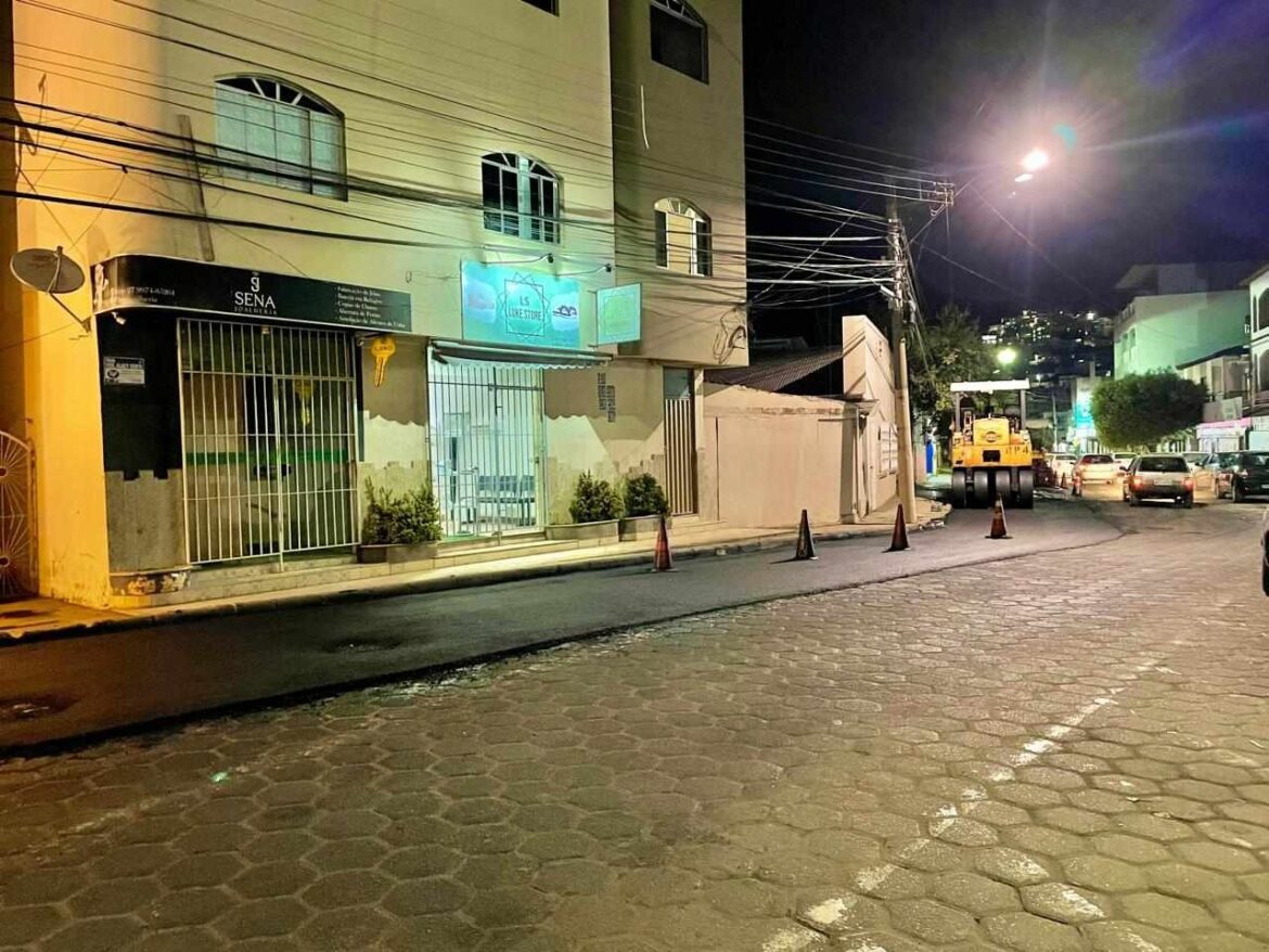 Iniciada a pavimentação asfáltica da Rua Alacy Costa, no centro de Barra de São Francisco