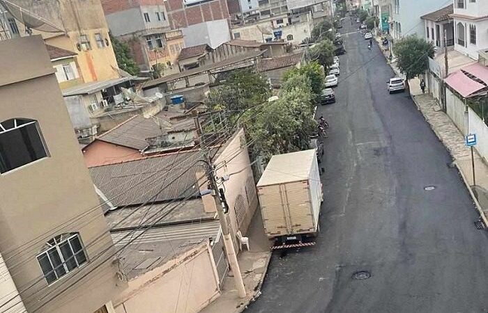 Pavimentação asfáltica é concluída na Rua Alacy Costa no centro de Barra de São Francisco