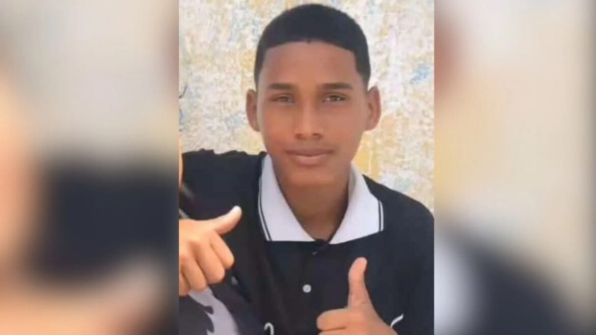 Adolescente é assassinado a tiros no meio da rua em Linhares