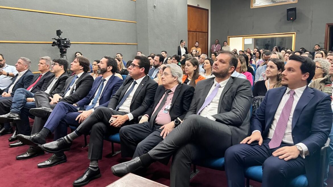 Em palestra na Assembleia Legislativa, Ministro do TCU destaca o consenso em torno das obras da BR-101 e a importância da Nova Lei de Licitações