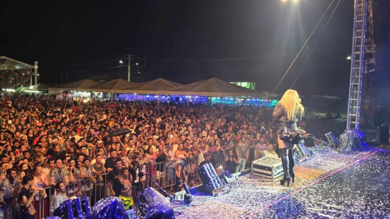 Em celebração aos 81 anos de Barra de São Francisco, o show da cantora Joelma foi inesquecível na noite desta sexta-feira (dia 08)