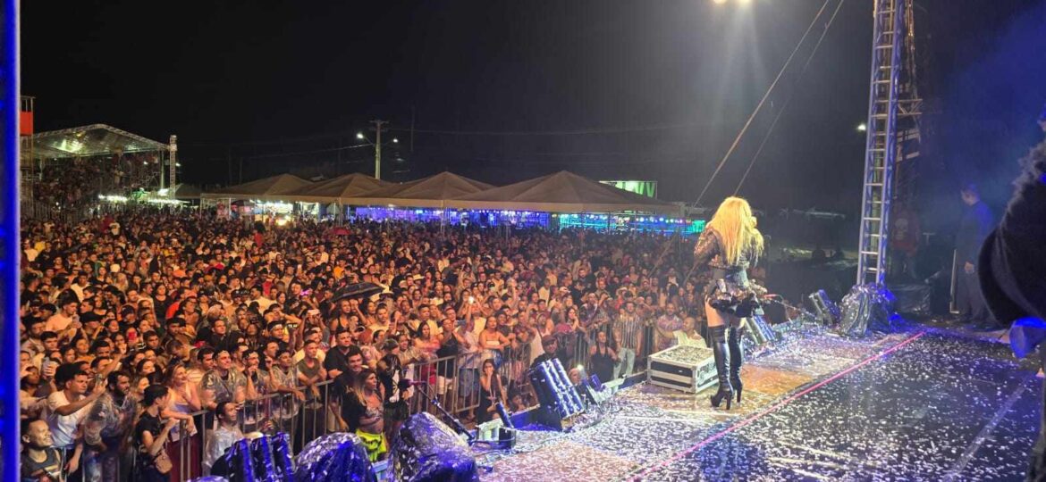 Em celebração aos 81 anos de Barra de São Francisco, o show da cantora Joelma foi inesquecível na noite desta sexta-feira (dia 08)