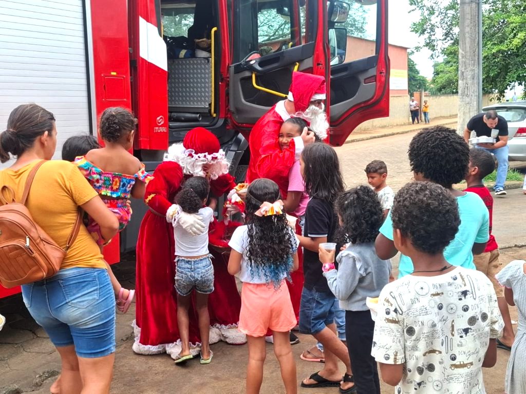 Famílias atendidas pelo CRAS de Nova Venécia se encantam com o Natal entre Amigos