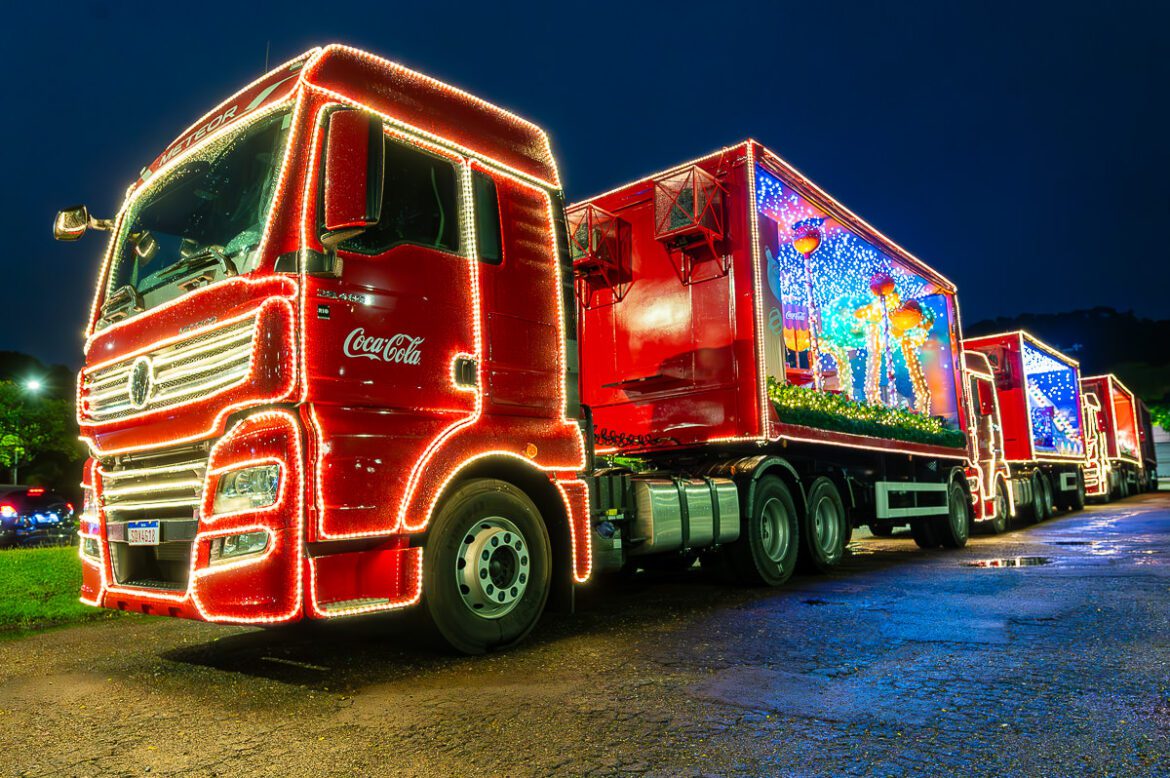 No próximo sábado (14), a Caravana Iluminada da Coca-Cola percorrerá diversos bairros de Linhares; confira o roteiro