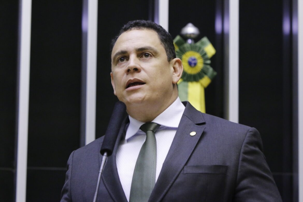 Deputado Da Vitória apresenta Projeto de Lei para aumentar o número de funcionários por MEI