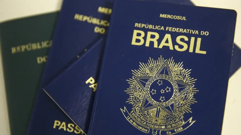 Governo Federal considera tornar emissão de passaporte mais cara